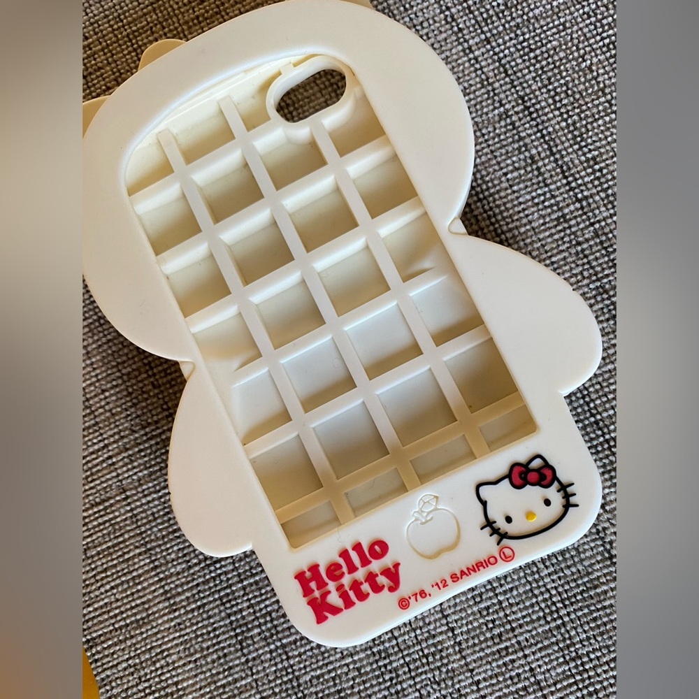 Hello Kitty Case Bundle - Picture 7 of 7